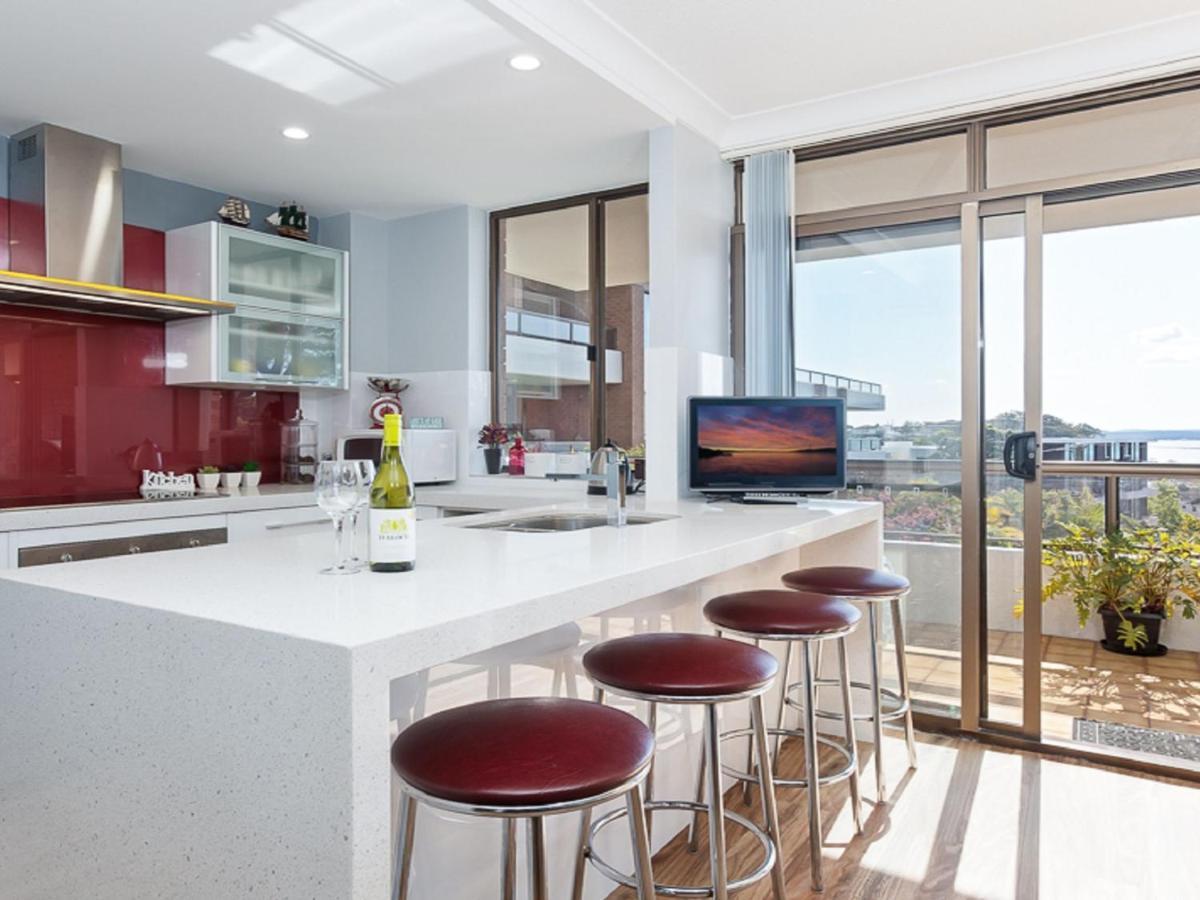 Ferienwohnung The Commodore, 23,9-11 Donald Street - Delightful Unit With Gorgeous Water Views, Air Con And Wi-Fi Nelson Bay Exterior foto